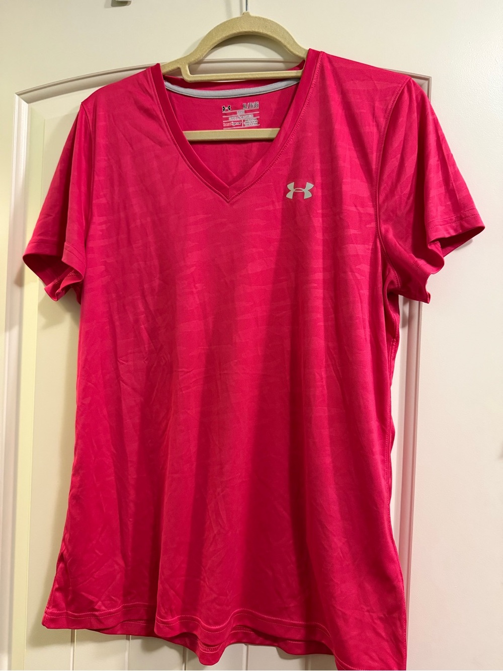 Under Armour Hot Pink V-Neck Short Sleeve Performance Tee